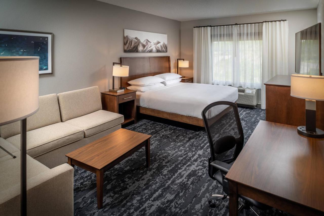 Delta Hotels By Marriott Huntington Mall Barboursville Екстериор снимка