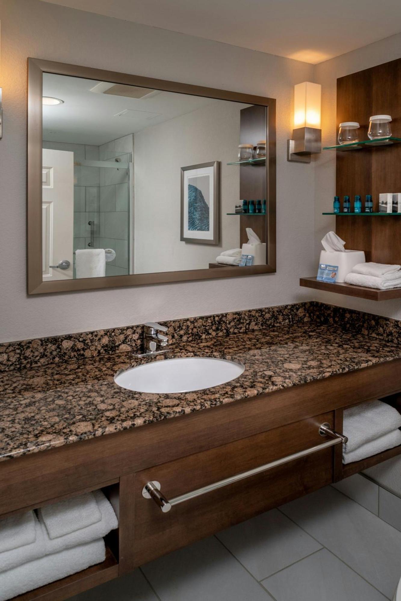 Delta Hotels By Marriott Huntington Mall Barboursville Екстериор снимка