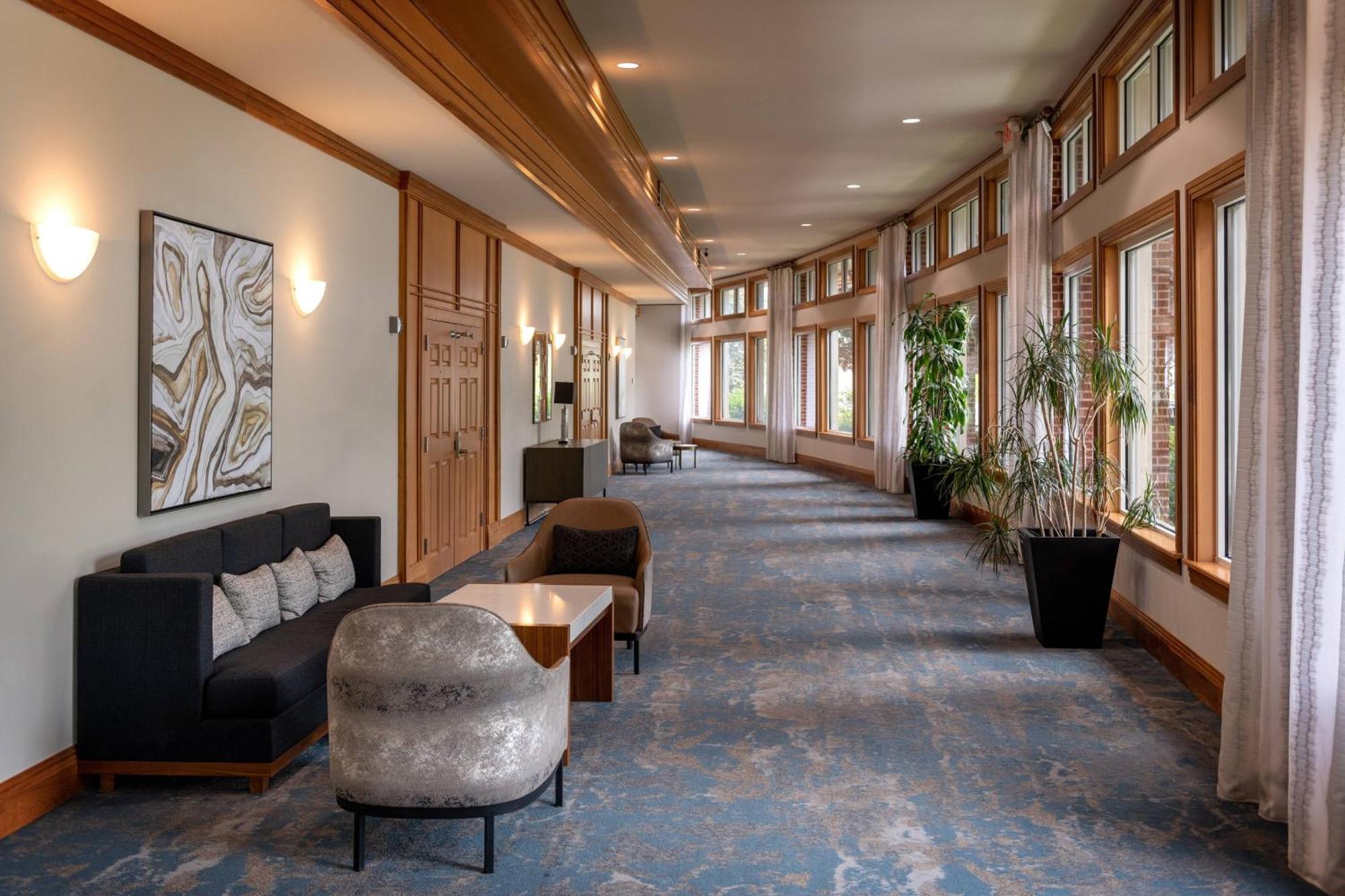 Delta Hotels By Marriott Huntington Mall Barboursville Екстериор снимка