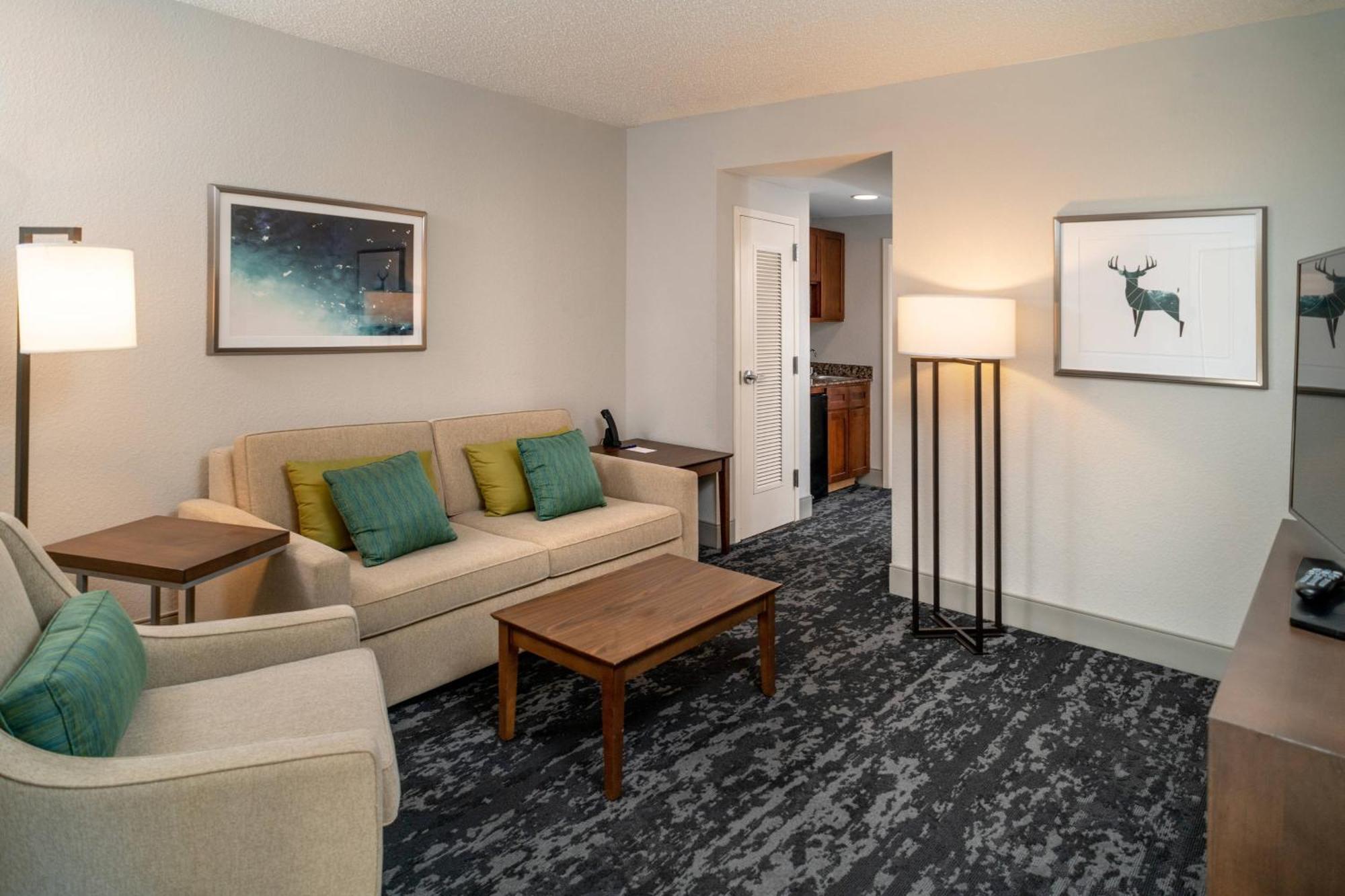 Delta Hotels By Marriott Huntington Mall Barboursville Екстериор снимка