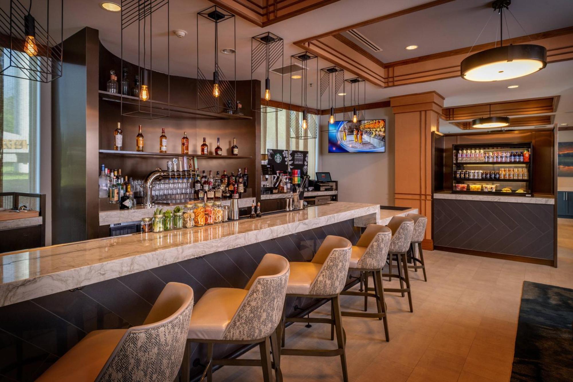 Delta Hotels By Marriott Huntington Mall Barboursville Екстериор снимка