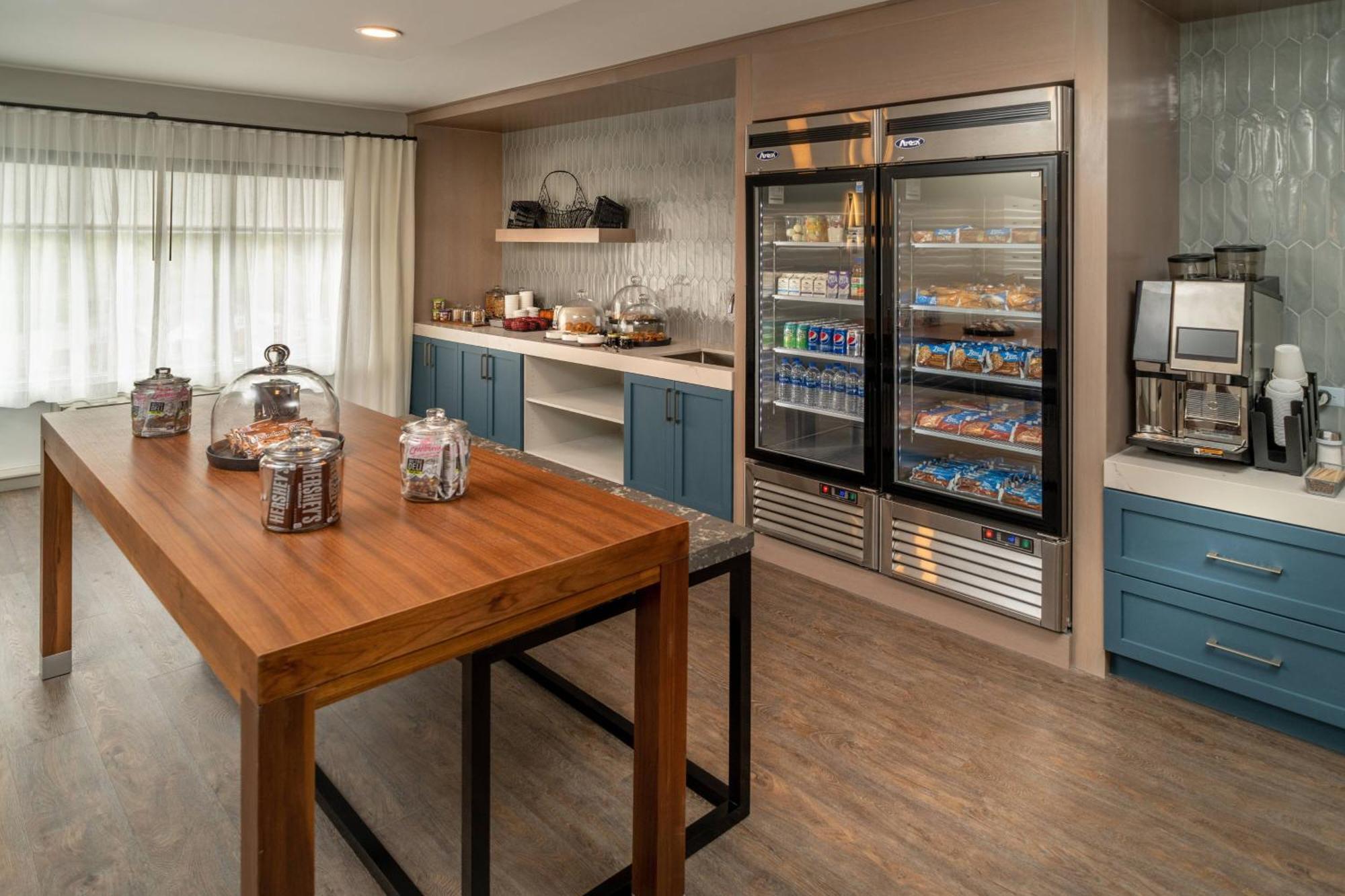 Delta Hotels By Marriott Huntington Mall Barboursville Екстериор снимка