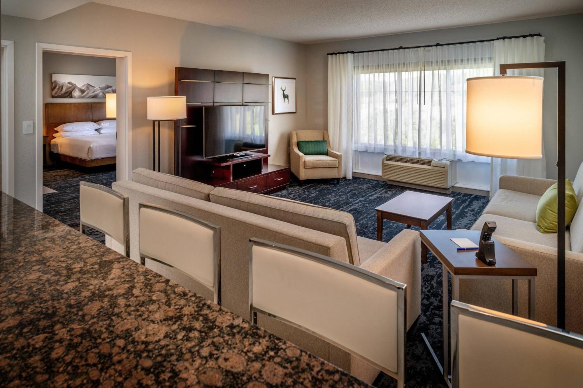 Delta Hotels By Marriott Huntington Mall Barboursville Екстериор снимка