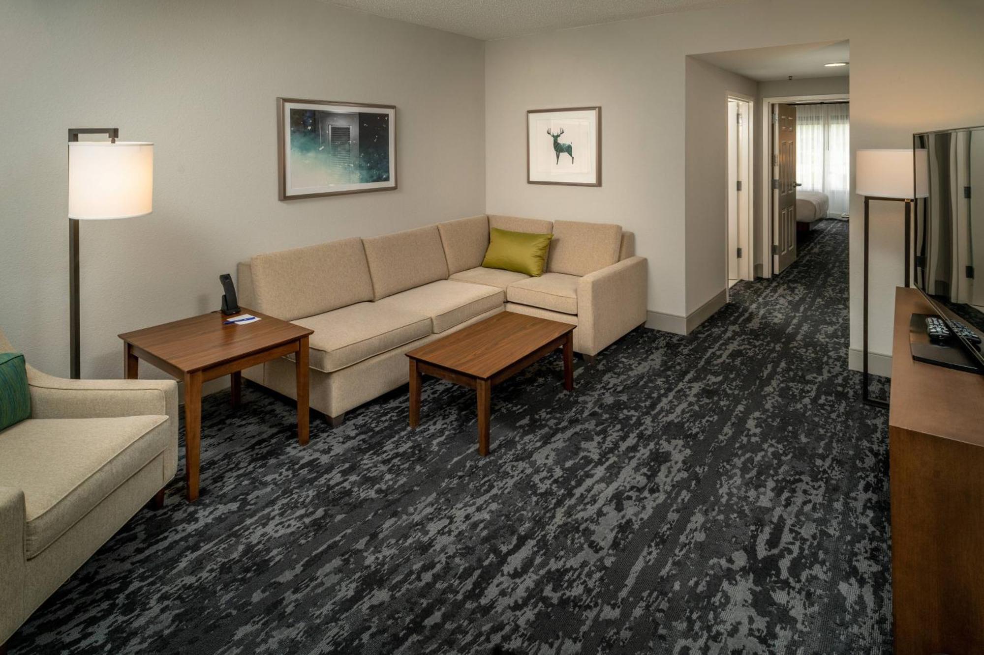 Delta Hotels By Marriott Huntington Mall Barboursville Екстериор снимка