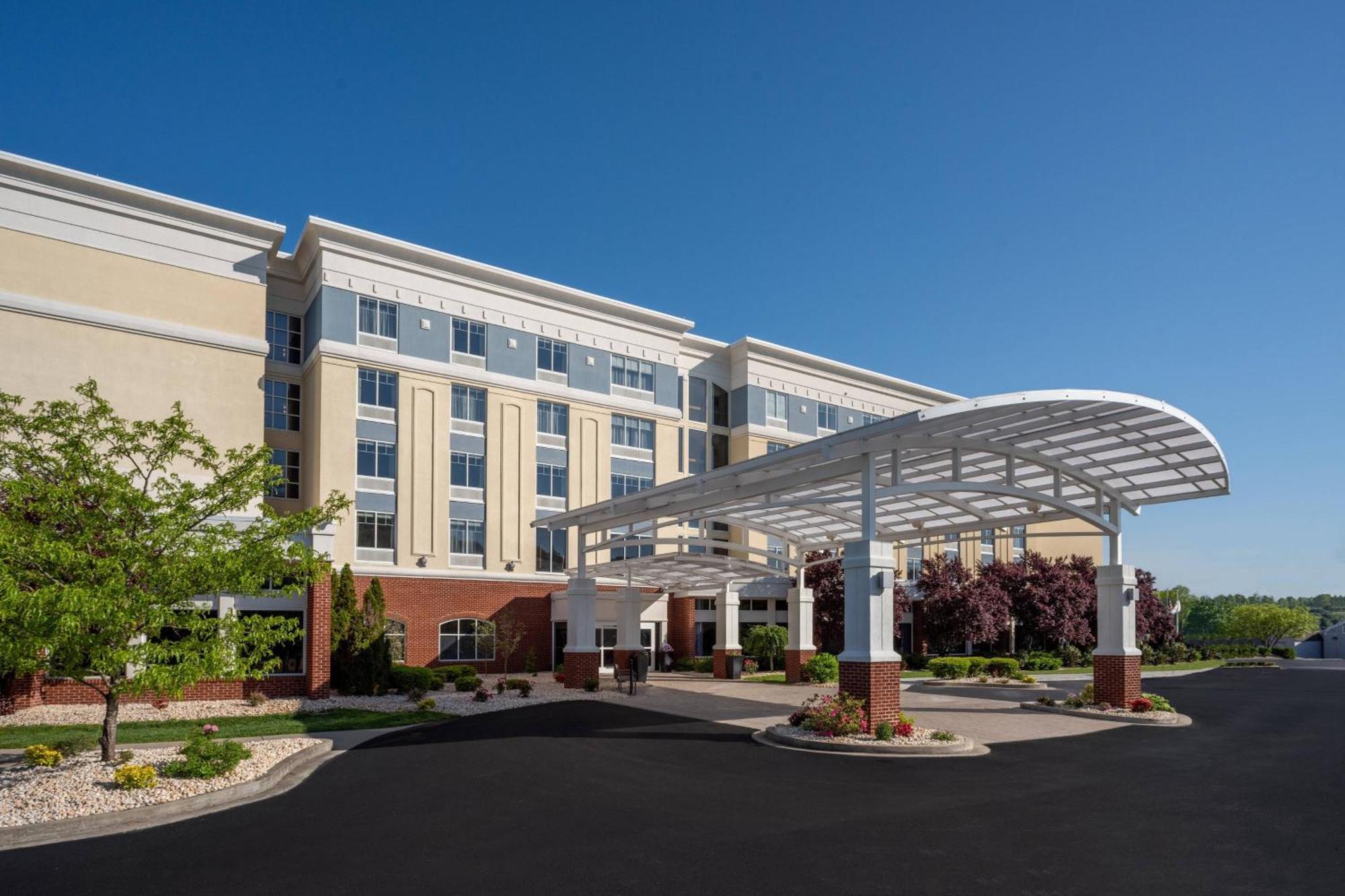 Delta Hotels By Marriott Huntington Mall Barboursville Екстериор снимка